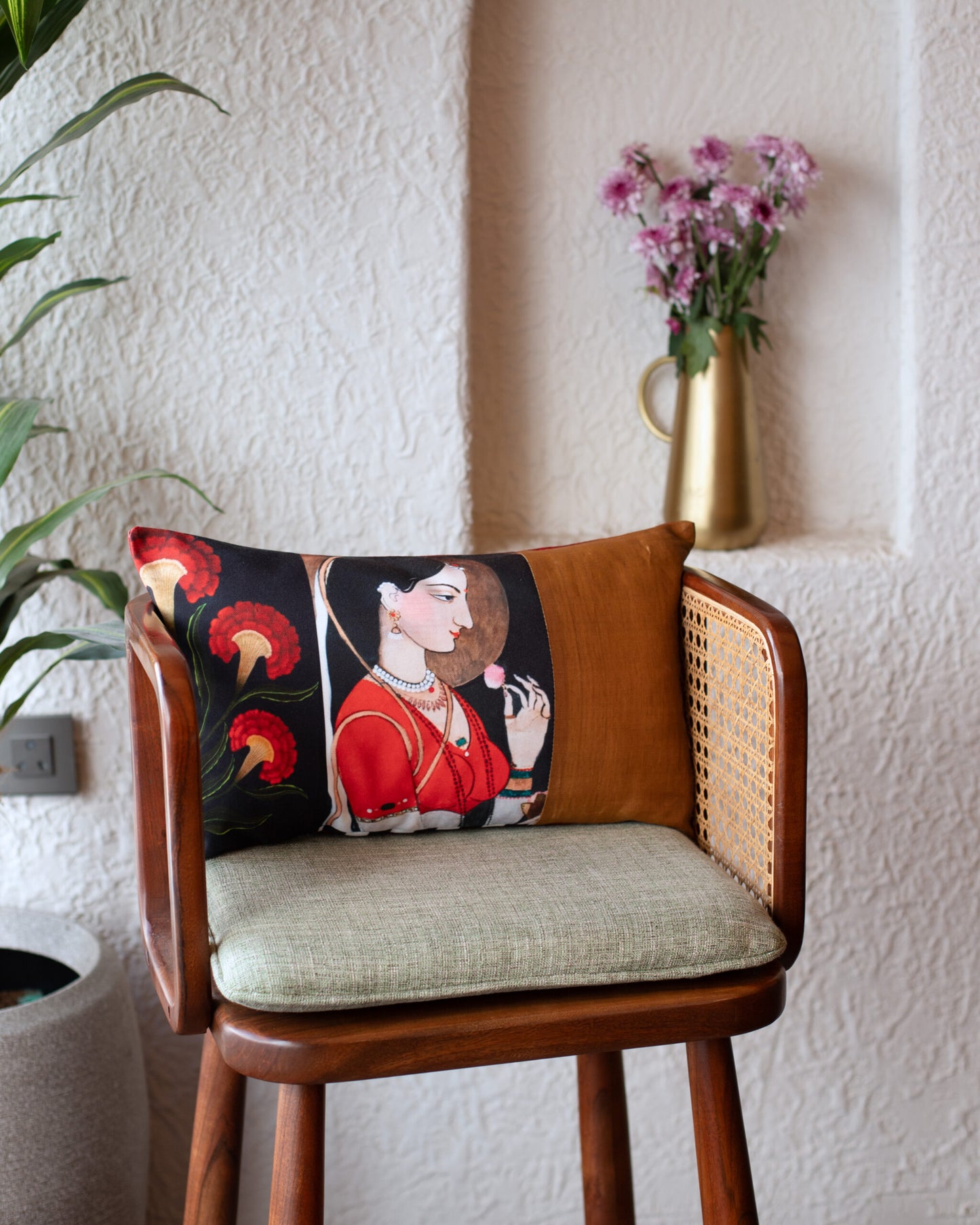 Naikas Moonlight – A Radiant Touch of Elegance