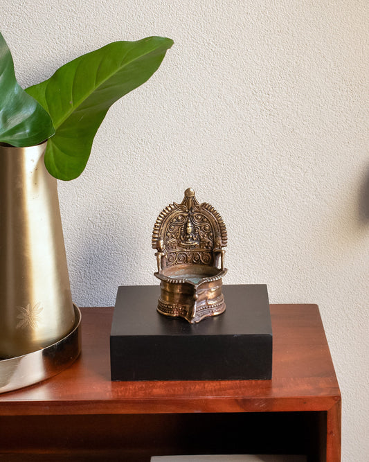 Kamakshi Diya – A Symbol of Divine Light