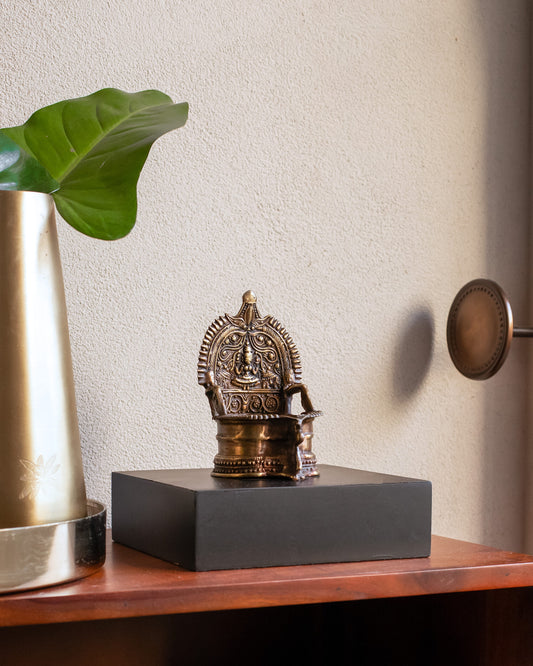Kamakshi Diya – A Symbol of Divine Light
