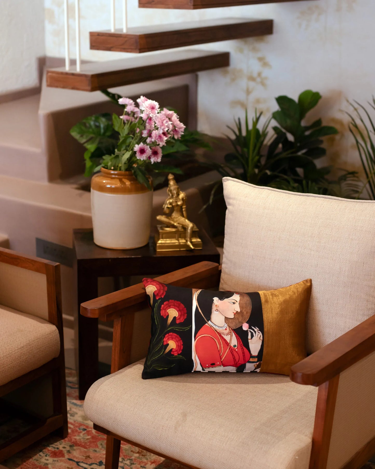 Naikas Moonlight – A Radiant Touch of Elegance