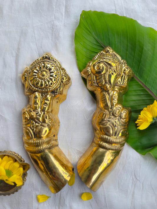 Divya Ayudham – Brass Shanku Chakram Set