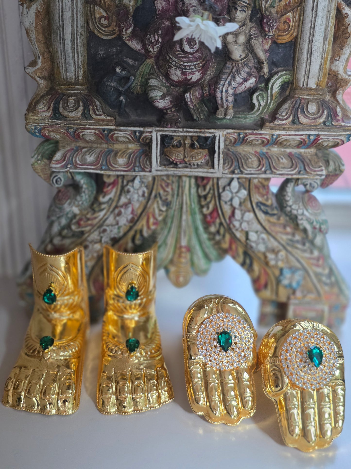 Ratna Bindu Hastham paadham